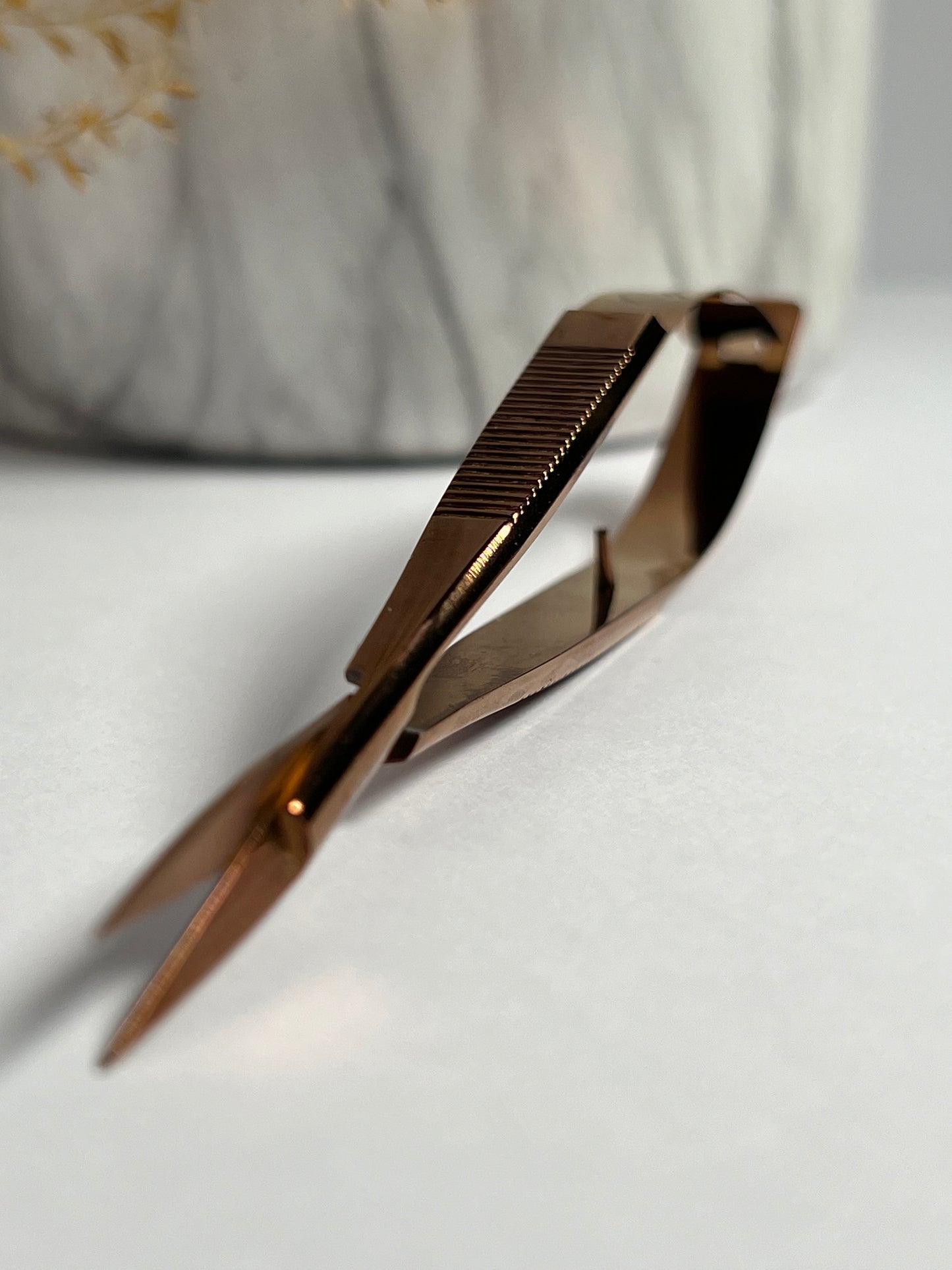 Eyelash and eyebrow scissors